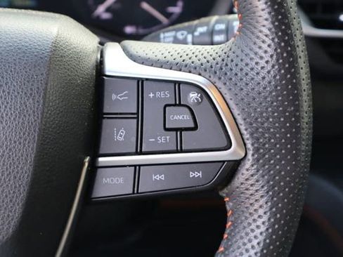 Used 2023 Toyota Sienna XSE w/ XSE Plus Package FWD image 14