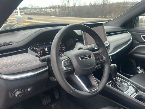 Used 2024 Jeep Compass Latitude image 19