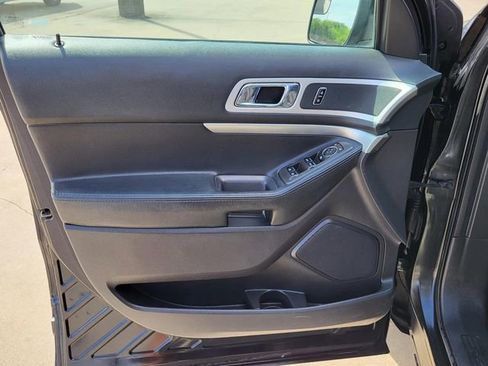Used 2015 Ford Explorer XLT w/ Equipment Group 201B FWD image 13