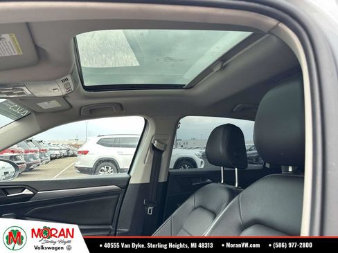 Certified 2023 Volkswagen Jetta SE w/ Panoramic Sunroof Package FWD image 19