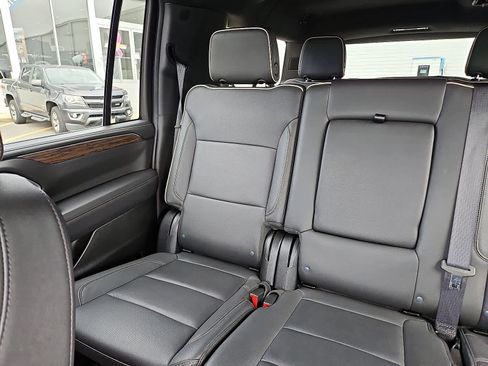 Used 2024 Chevrolet Suburban Premier RWD image 13