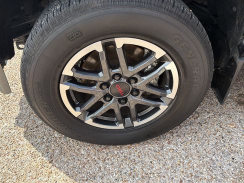 Used 2024 Toyota Tacoma TRD Sport image 9