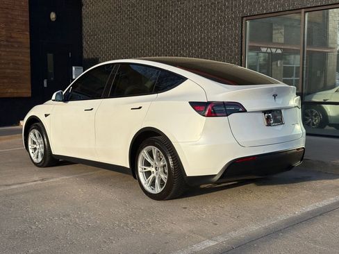 Used 2020 Tesla Model Y Long Range AWD/4WD image 3