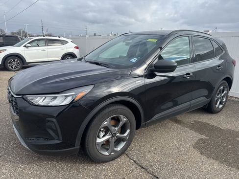 Used 2025 Ford Escape ST-Line image 3