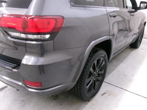 Used 2018 Jeep Grand Cherokee Altitude image 8