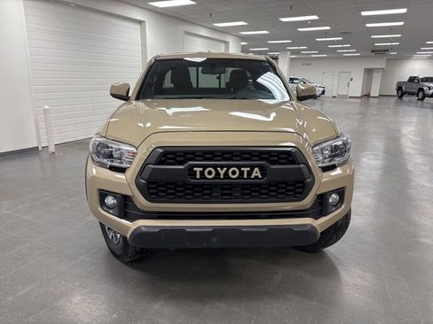 Certified 2017 Toyota Tacoma TRD Off-Road w/ Tow Package image 2