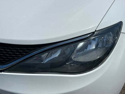 Used 2021 Chrysler Voyager Lxi image 11