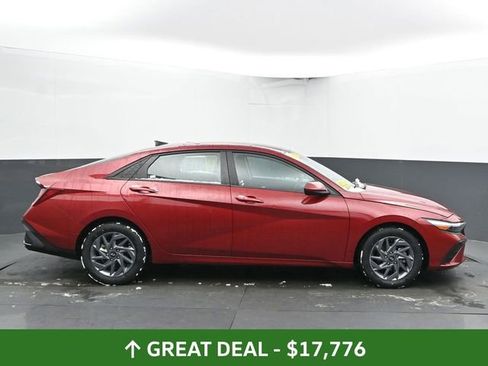 Used 2024 Hyundai Elantra SEL image 13