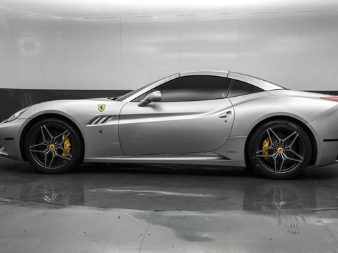 Used 2011 Ferrari California image 9