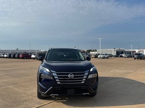 Used 2024 Nissan Rogue Platinum FWD image 5