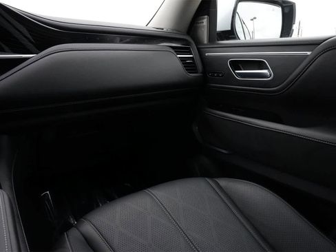 Certified 2025 INFINITI QX80 Sensory image 8