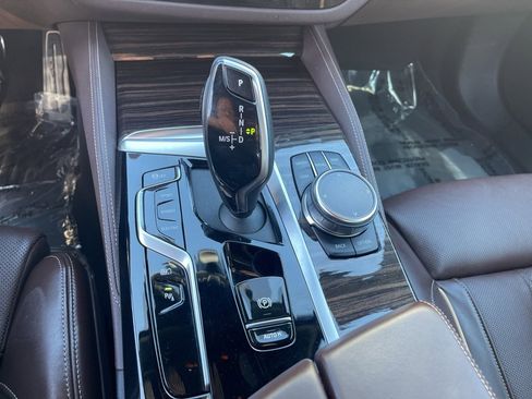 Used 2022 BMW 530e xDrive w/ M Sport Package image 20