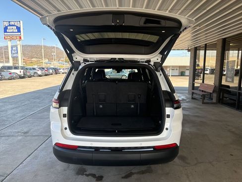 New 2025 Jeep Grand Cherokee L Limited w/ Luxury Tech Group II image 28