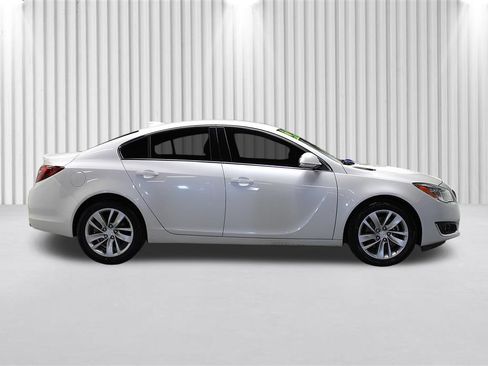 Used 2016 Buick Regal FWD image 2