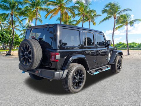 Used 2024 Jeep Wrangler Unlimited Sahara w/ Safety Group AWD/4WD image 4