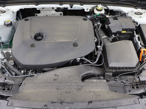 Certified 2025 Volvo XC40 B5 Core image 41