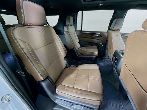 New 2026 Chevrolet Suburban High Country w/ Sun And Tow Package AWD/4WD image 25