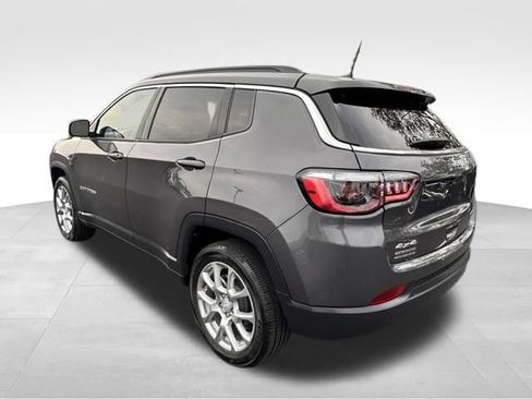 Used 2024 Jeep Compass Latitude AWD/4WD image 5