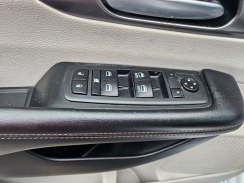 Used 2020 Chrysler Pacifica Touring w/ Cold Weather Group image 21