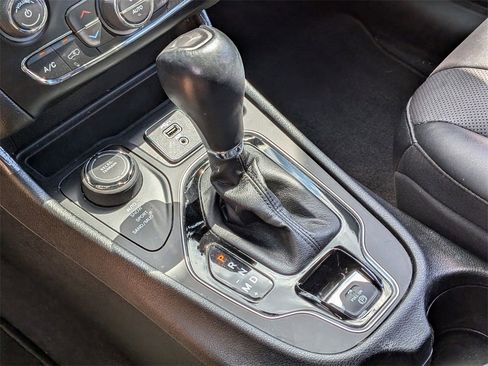 Used 2022 Jeep Cherokee Limited image 14