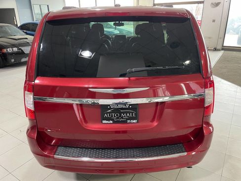 Used 2015 Chrysler Town & Country Touring-L w/ Driver Convenience Group image 6