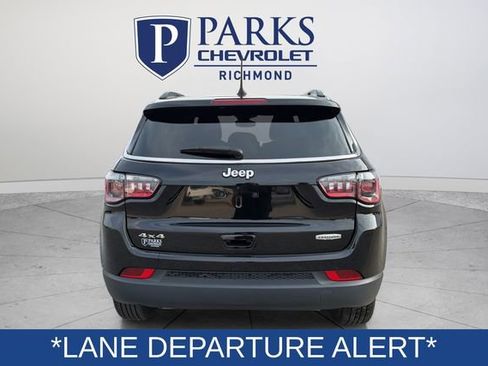 Used 2025 Jeep Compass Latitude w/ Sun & Sound Group AWD/4WD image 6