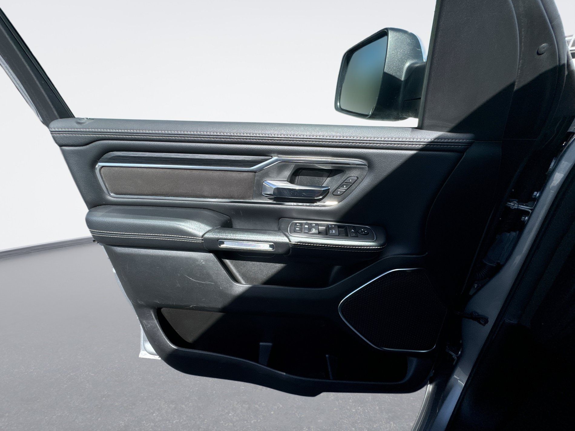 Used 2024 RAM 1500 Laramie RWD image 30