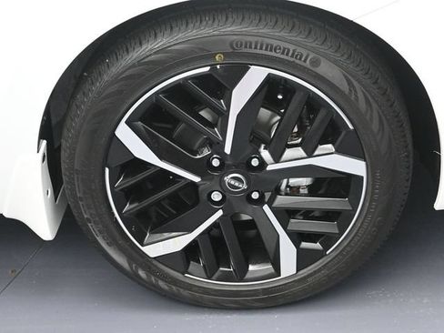 New 2025 Nissan Versa SR w/ Trunk Package FWD image 6