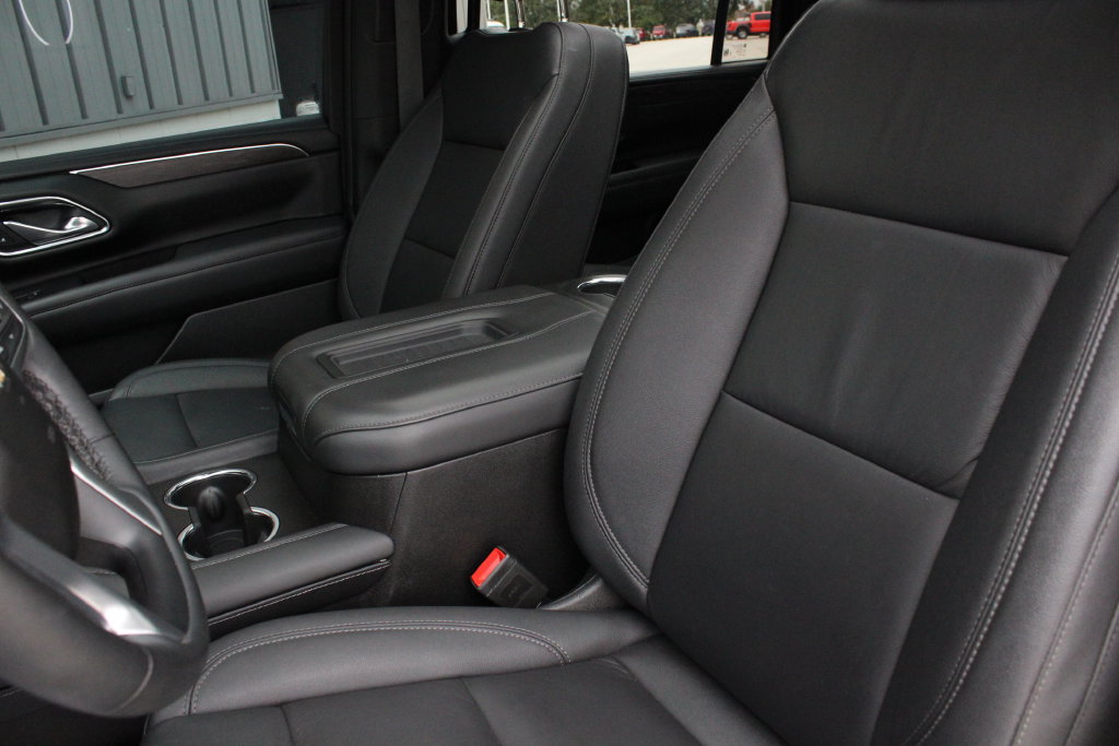 Used 2023 Chevrolet Suburban LT w/ LT Signature Package AWD/4WD image 6