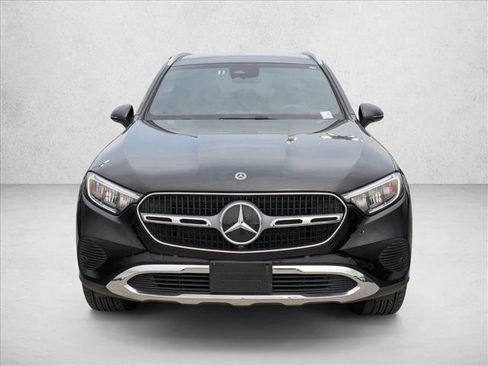 Used 2025 Mercedes-Benz GLC 300 4MATIC image 2