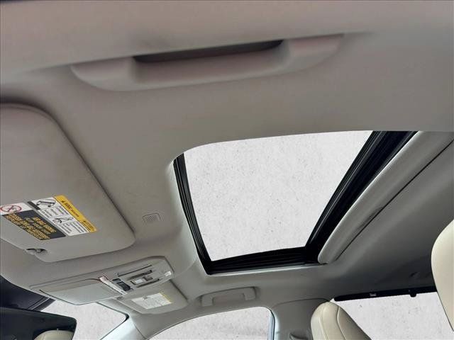 Used 2020 Toyota Highlander XLE AWD/4WD image 22
