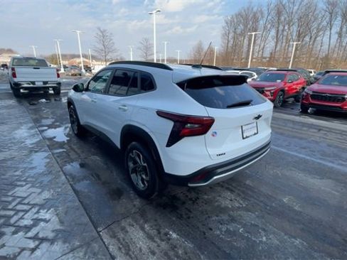 Certified 2024 Chevrolet Trax LT w/ Driver Confidence Package image 6