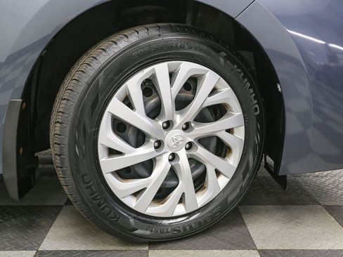 Used 2017 Toyota Corolla LE w/ Carpet Mat Package (TMS) FWD image 14