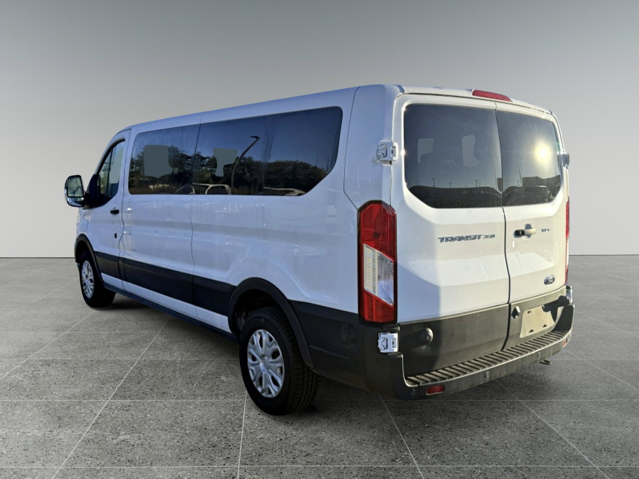Used 2024 Ford Transit 350 XLT RWD image 4