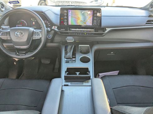 Used 2022 Toyota Sienna XSE w/ XSE Plus Package image 22