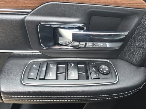 Used 2015 RAM 1500 Laramie w/ Convenience Group AWD/4WD image 16