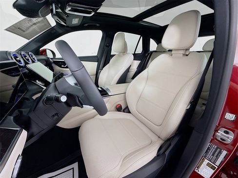 Used 2025 Mercedes-Benz GLC 300 4MATIC image 5