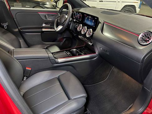 Certified 2025 Mercedes-Benz GLA 250 4MATIC image 11