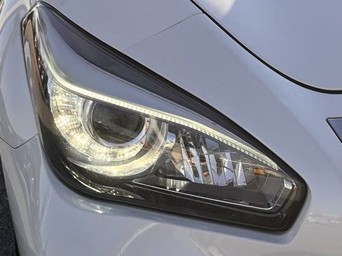 Certified 2019 INFINITI Q70 Luxe image 32