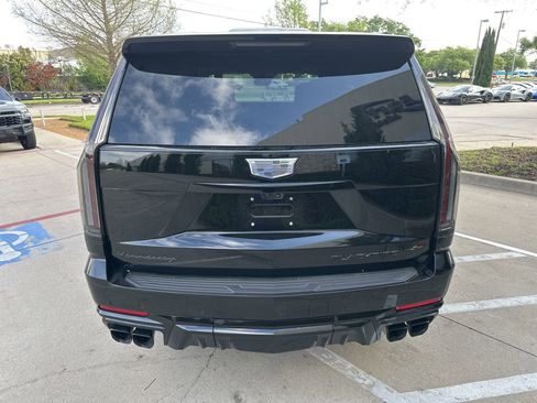 Used 2026 Cadillac Escalade V w/ LPO, ONYX Package image 5
