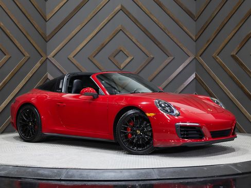 Used 2019 Porsche 911 Targa 4S image 3