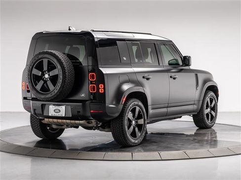 Used 2023 Land Rover Defender 110 SE image 5