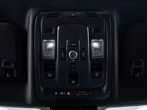 Used 2025 GMC Yukon Denali Ultimate AWD/4WD image 29
