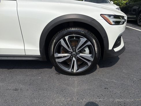 Certified 2024 Volvo V60 B5 Cross Country Plus w/ Protection Package Premier AWD/4WD image 16