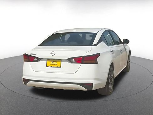 Used 2025 Nissan Altima 2.5 SV FWD image 14
