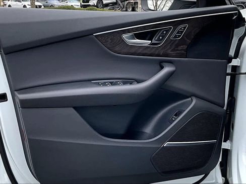 Used 2021 Audi Q8 Premium Plus w/ Premium Plus Package image 21