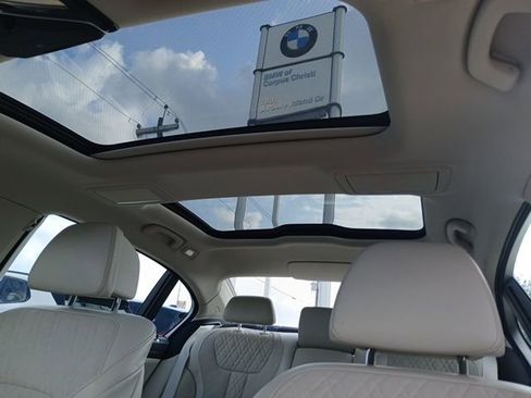 Used 2017 BMW 740i image 29