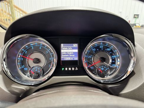 Used 2013 Chrysler Town & Country Touring image 6