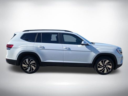 Used 2024 Volkswagen Atlas SE FWD image 2
