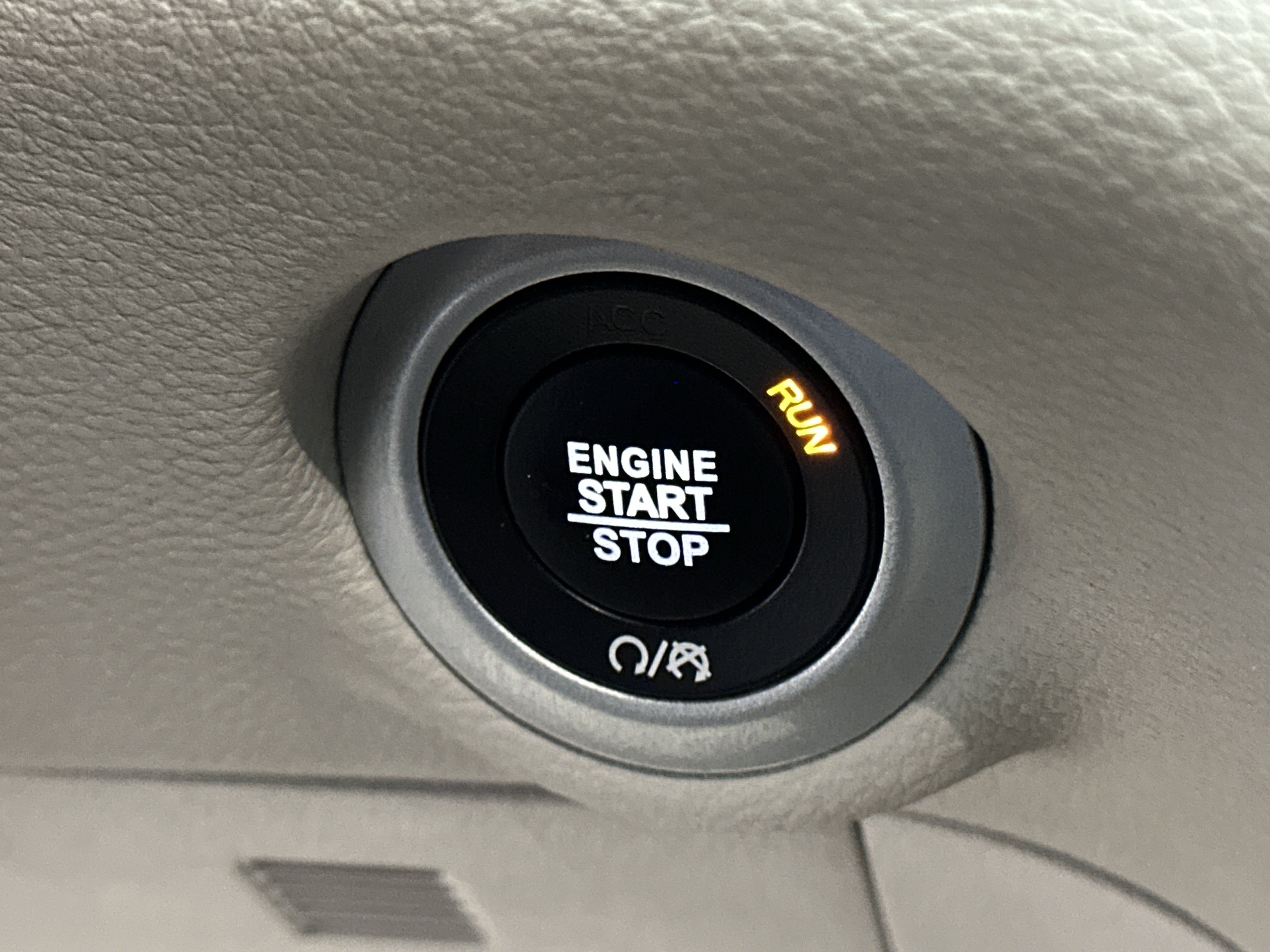 Used 2023 Chrysler Pacifica Limited FWD image 30